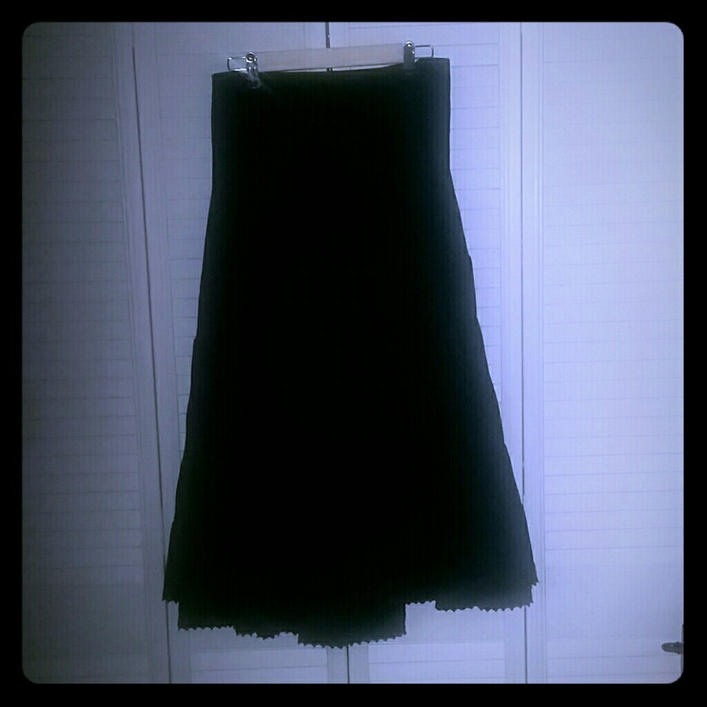 Black skirt with embroidery